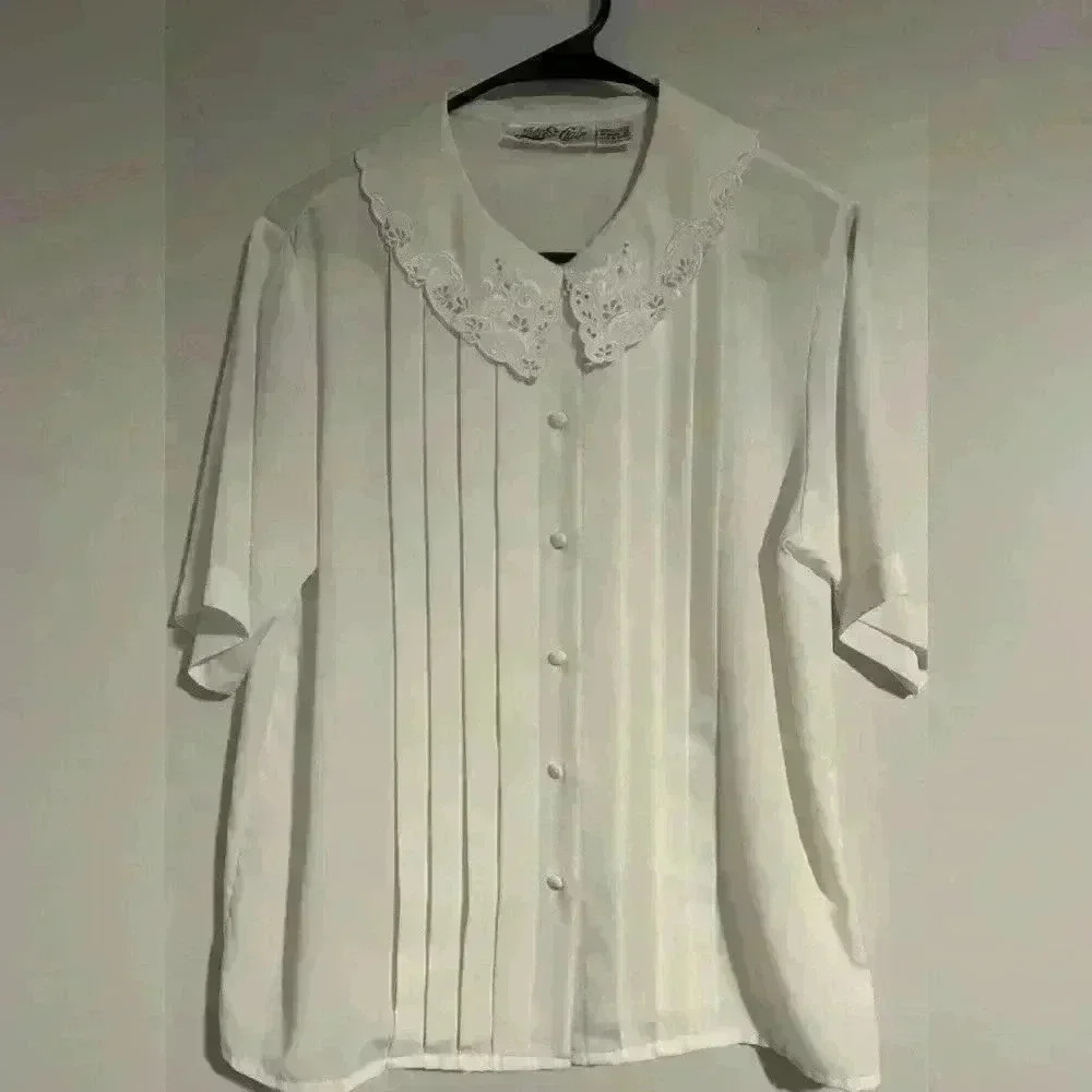 Women’s size 12 Ives St Clair white scalloped neck blouse EUC